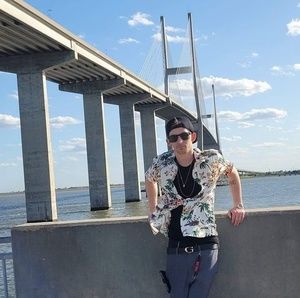 Meet your Posher, Tay